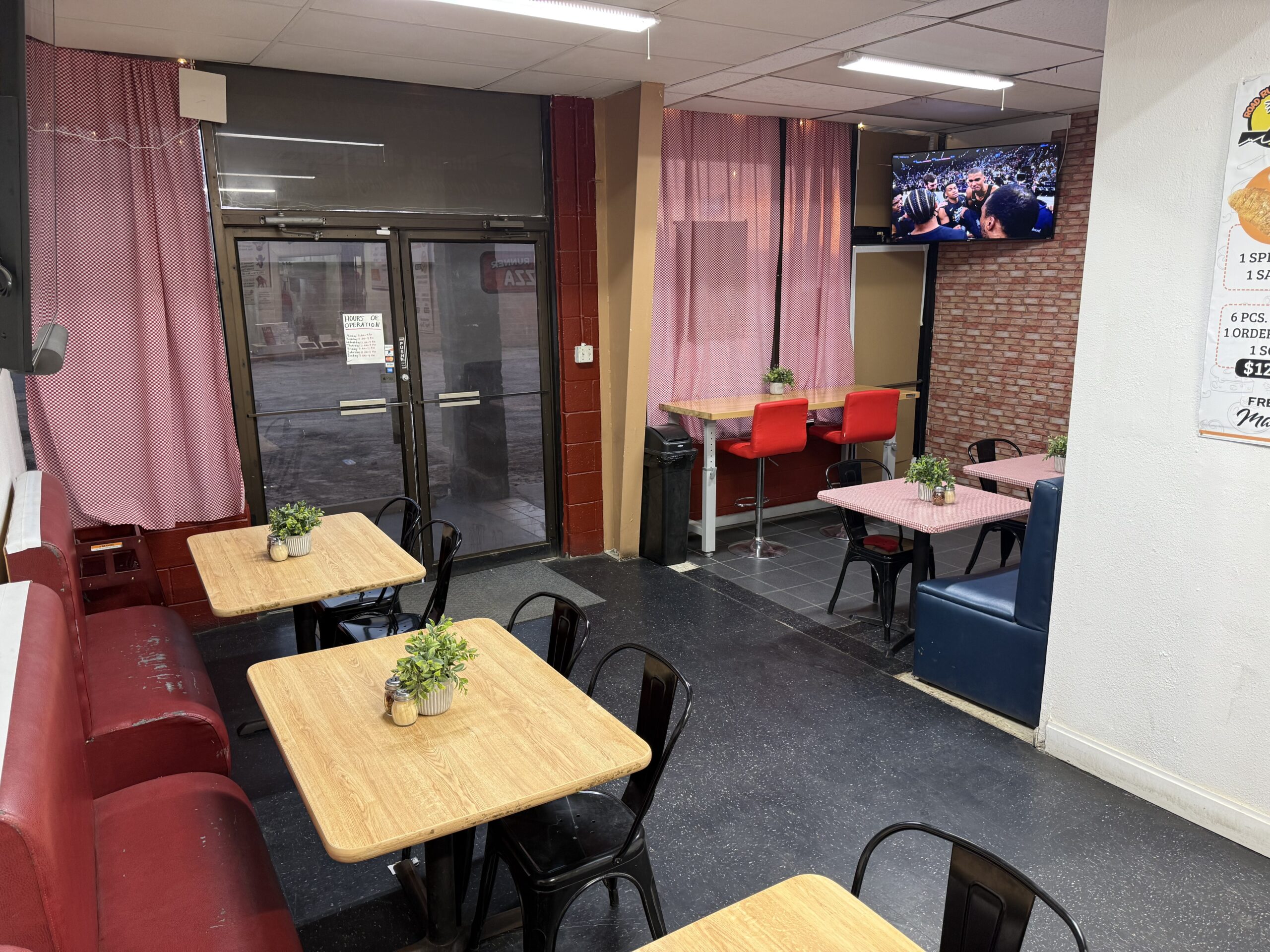 Road Runner Pizza & Wings restaurant photo 2