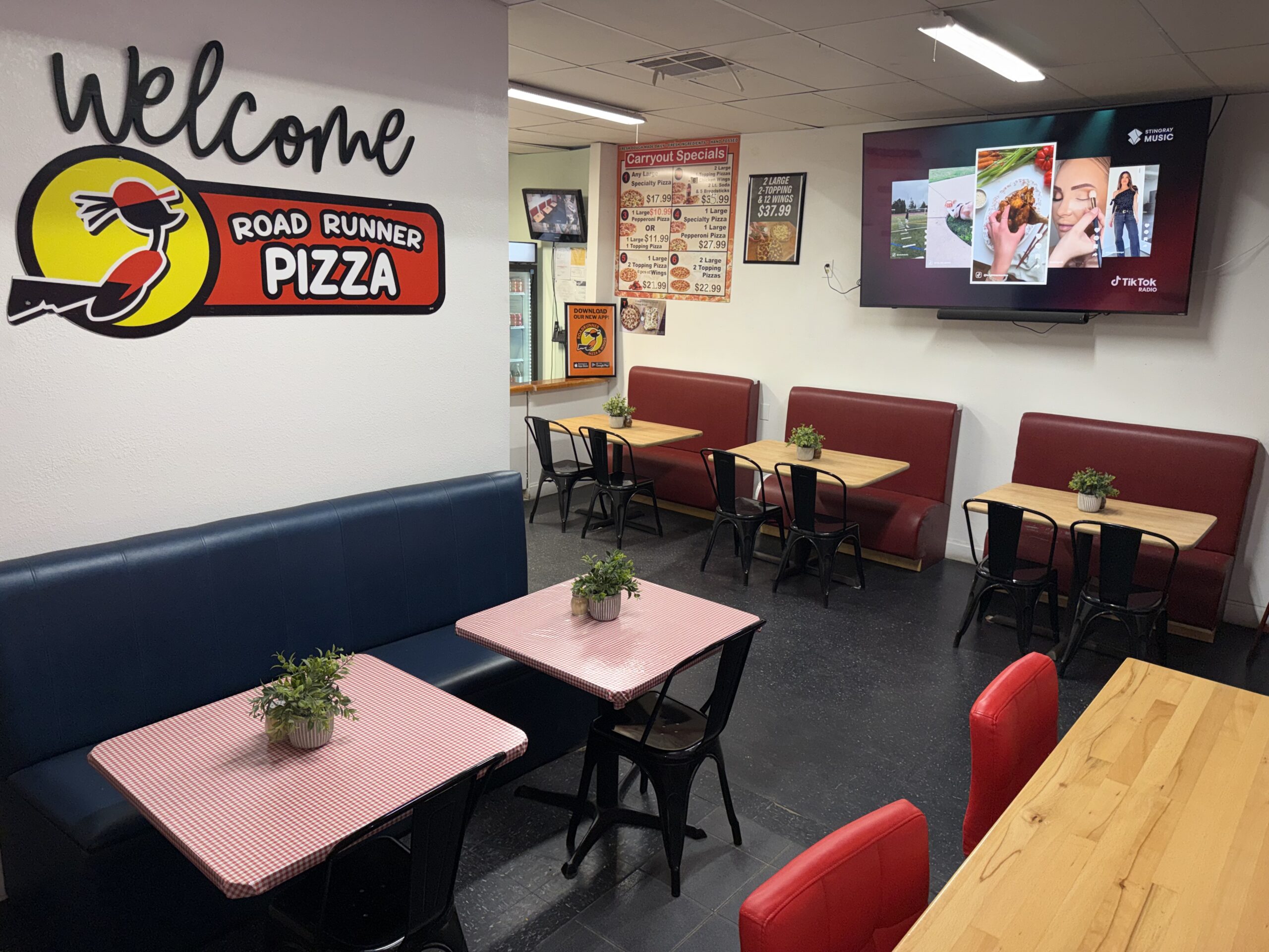 Road Runner Pizza & Wings restaurant photo 1